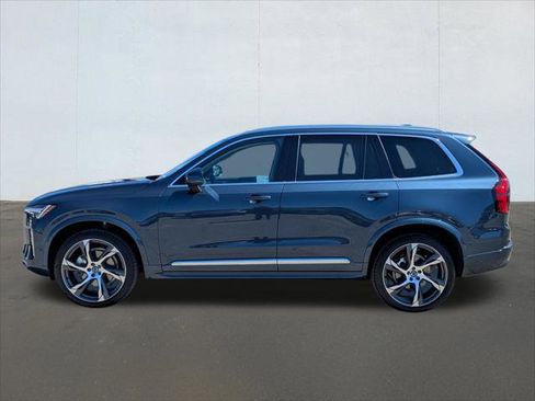 Used 2025 Volvo XC90 B6 Ultra w/ Lounge Package image 2