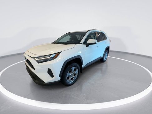 Used 2022 Toyota RAV4 XLE w/ Convenience Package AWD/4WD image 4