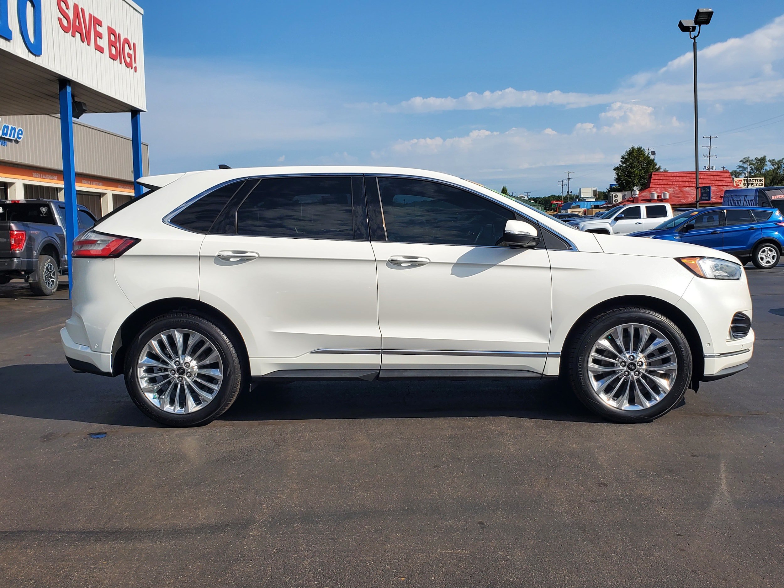 Used 2021 Ford Edge Titanium w/ Equipment Group 301A FWD image 5