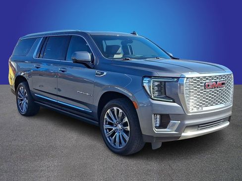 Used 2021 GMC Yukon XL Denali w/ Denali Premium Package image 3