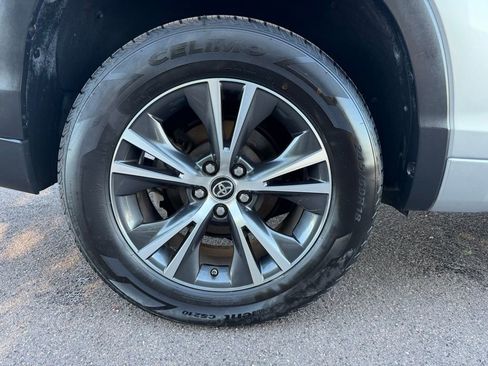 Used 2017 Toyota Highlander LE image 13