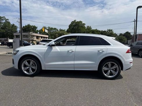 Used 2023 Audi Q8 Premium Plus w/ Premium Plus Package AWD/4WD image 3