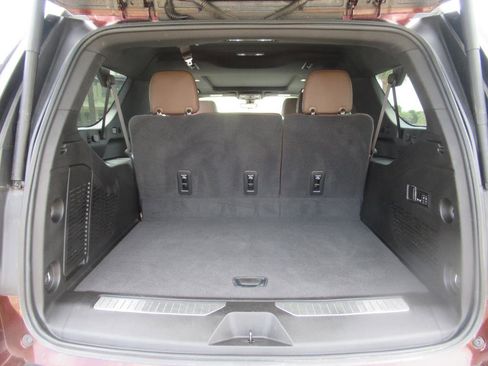 Used 2022 Chevrolet Suburban High Country image 35