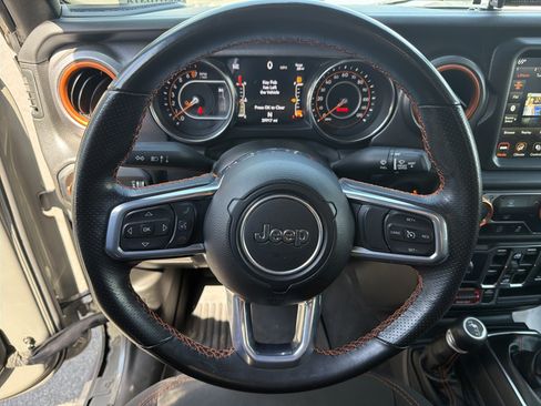 Used 2023 Jeep Gladiator Mojave AWD/4WD image 18