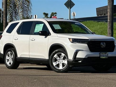 Certified 2023 Honda Pilot LX image 3