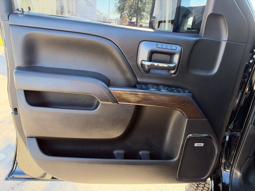 Used 2017 GMC Sierra 2500 Denali w/ Duramax Plus Package AWD/4WD image 10