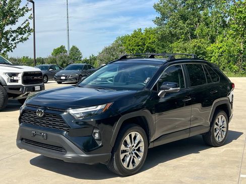 Used 2025 Toyota RAV4 XLE Premium FWD image 5