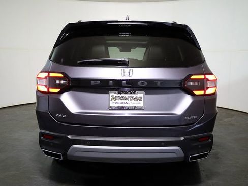 Used 2023 Honda Pilot Elite image 10
