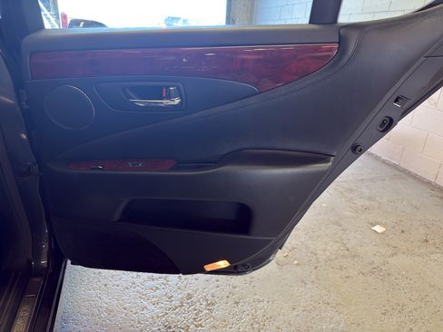 Used 2011 Lexus LS 460 AWD w/ Comfort Pkg image 27