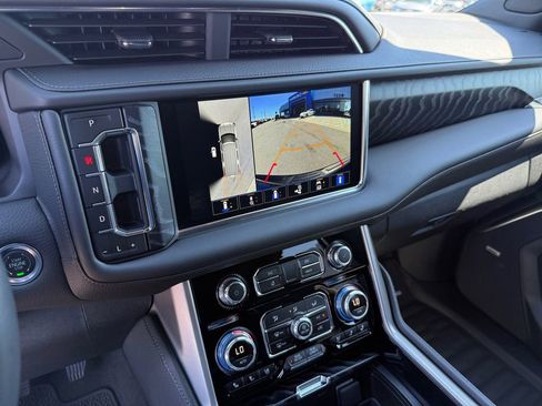 Used 2024 GMC Yukon Denali AWD/4WD image 18