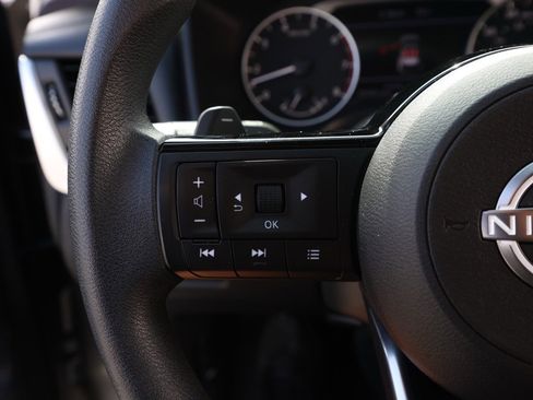 Used 2023 Nissan Rogue SV image 26