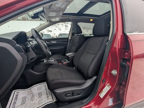 Used 2019 Nissan Rogue SV w/ Sun & Sound Touring Package image 15