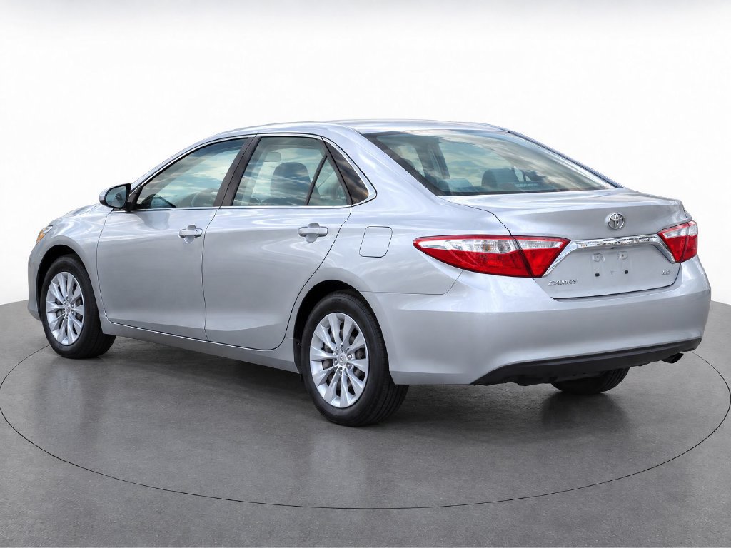Used 2015 Toyota Camry LE FWD image 3