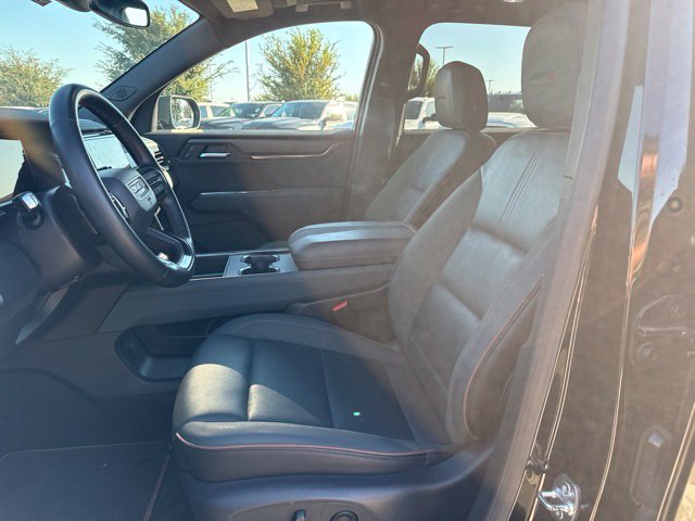 Used 2025 GMC Acadia AT4 w/ Luxury Package AWD/4WD image 13