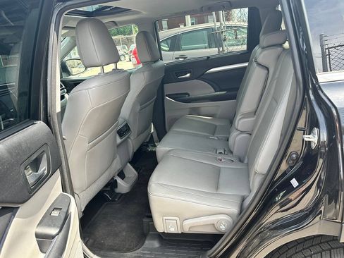 Used 2015 Toyota Highlander XLE AWD/4WD image 12