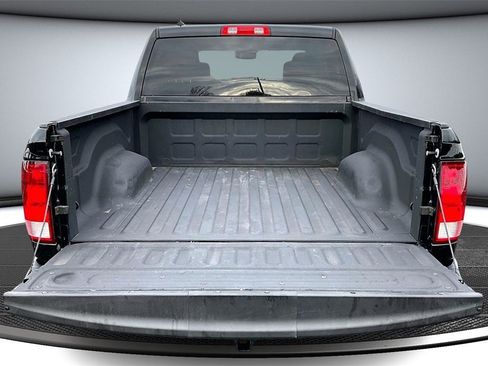 Used 2019 RAM 1500 Classic SLT w/ Luxury Group image 7