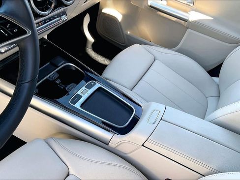 Used 2025 Mercedes-Benz GLA 250 4MATIC image 15