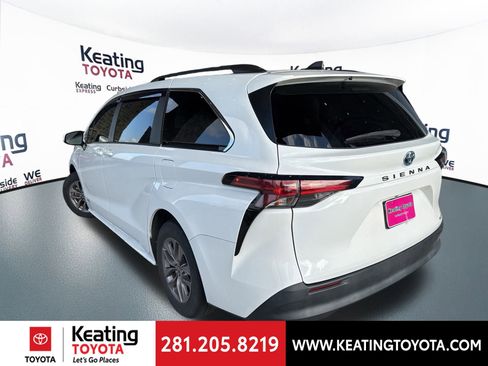Used 2021 Toyota Sienna LE image 5