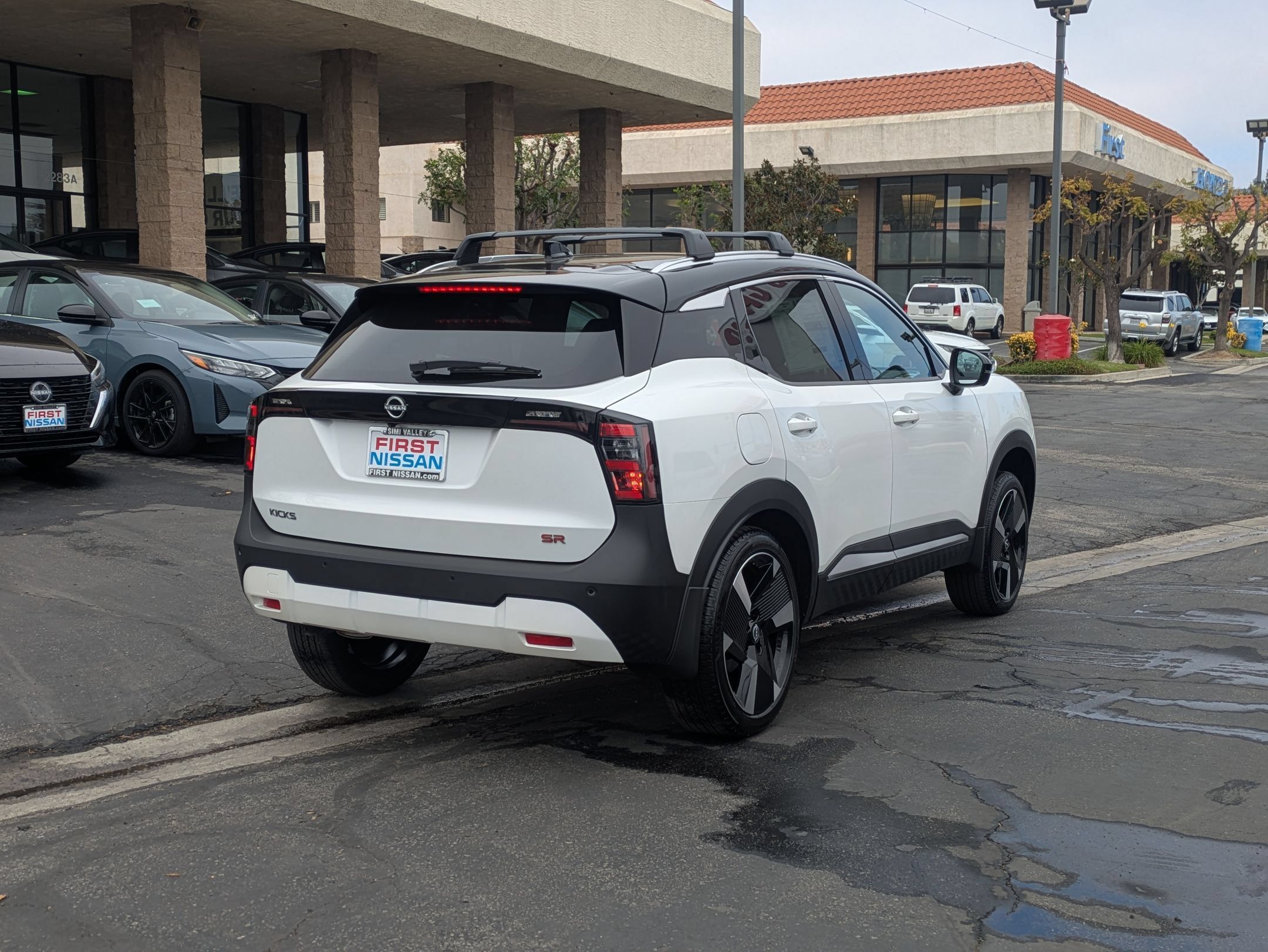 New 2026 Nissan Kicks SR FWD image 5