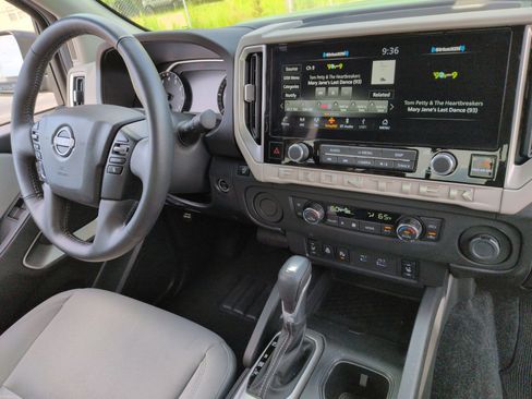 Certified 2025 Nissan Frontier SV w/ SV Convenience Package RWD image 34