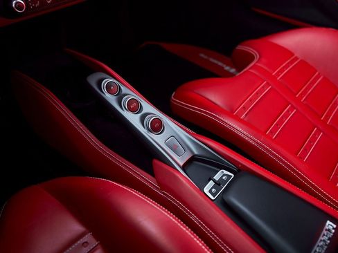 Used 2021 Ferrari F8 Tributo image 56