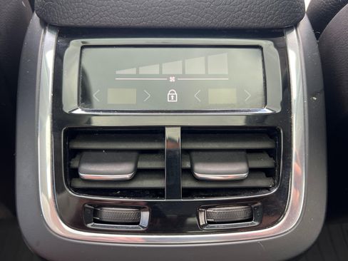 Used 2018 Volvo XC90 T5 Momentum w/ Convenience Package AWD/4WD image 24