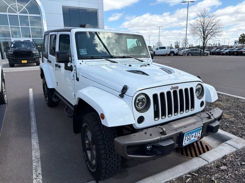Used 2016 Jeep Wrangler Unlimited Sahara image 2