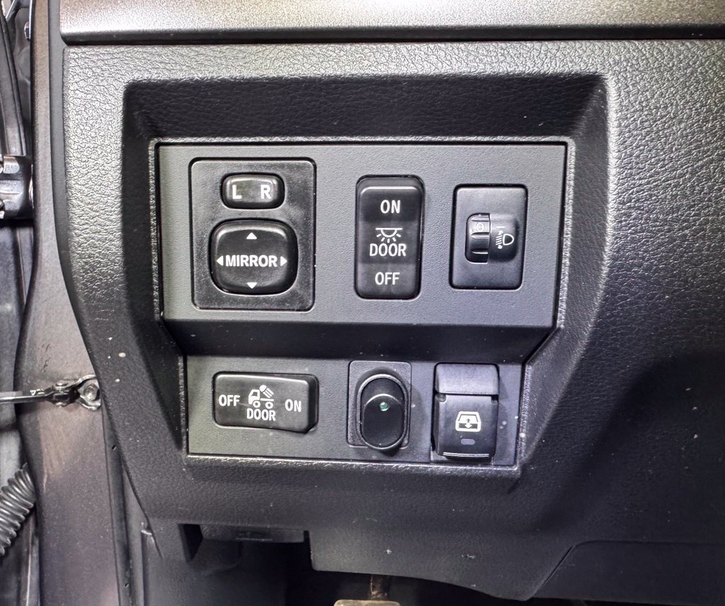 Used 2014 Toyota Tundra SR5 w/ SR5 Upgrade Package AWD/4WD image 23