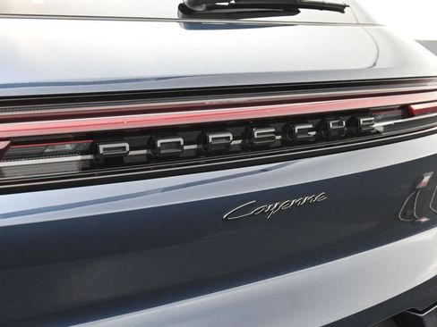 Certified 2025 Porsche Cayenne AWD/4WD image 14