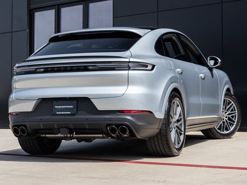 Certified 2025 Porsche Cayenne Coupe image 11