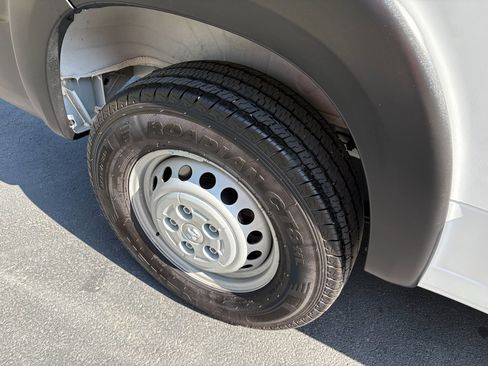 Used 2025 RAM ProMaster 2500 w/ Convenience Group image 31