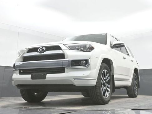 Used 2018 Toyota 4Runner Limited AWD/4WD image 43