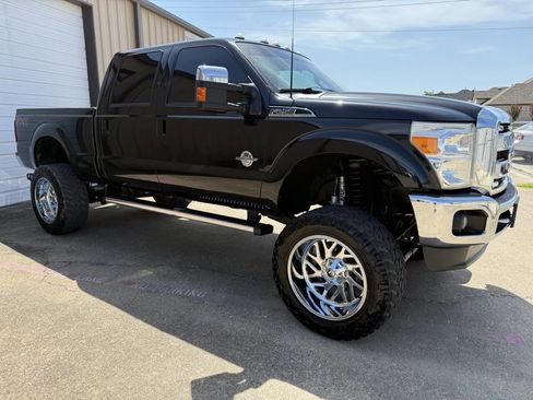 Used 2014 Ford F250 Lariat w/ Chrome Package image 6