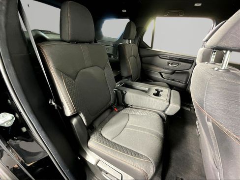Used 2025 Honda Pilot Sport image 25