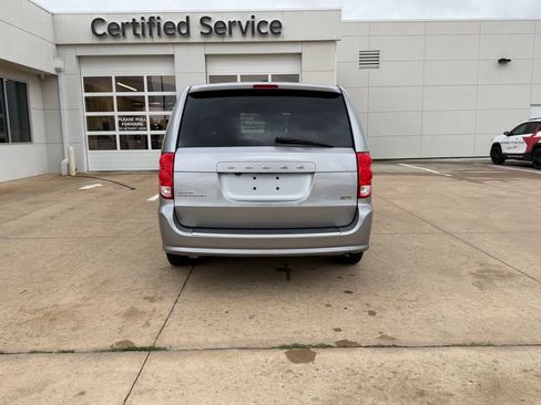 Used 2018 Dodge Grand Caravan SE w/ UConnect Hands-Free Group FWD image 5