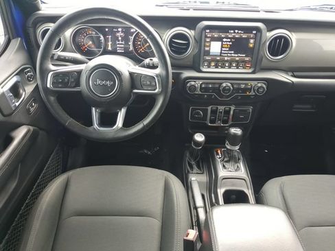 Used 2018 Jeep Wrangler Unlimited Sahara AWD/4WD image 16