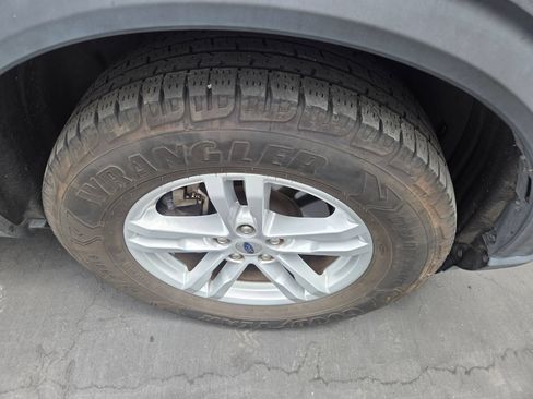 Used 2021 Ford Explorer XLT AWD/4WD image 2