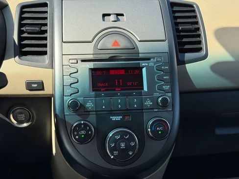 Used 2011 Kia Soul ! FWD image 25