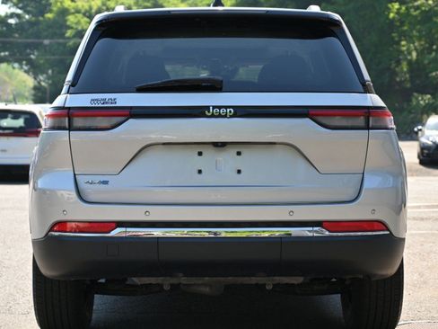 Used 2023 Jeep Grand Cherokee 4WD 4xe image 6
