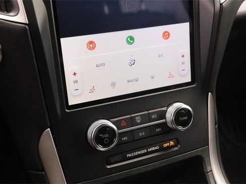 Certified 2024 Ford Edge SEL image 17