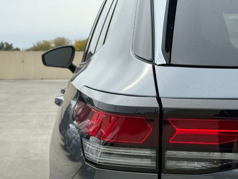 New 2026 Volkswagen Tiguan SE R-Line image 12