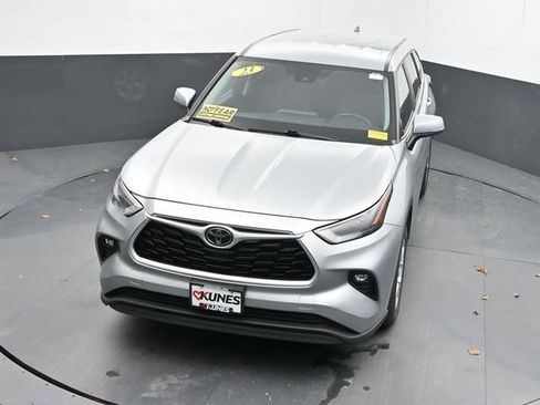 Used 2023 Toyota Highlander LE image 38