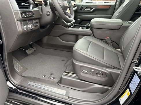 Used 2026 GMC Yukon XL Denali w/ Advanced Technology Package image 9