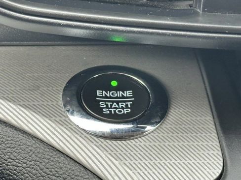 Used 2020 Ford Explorer XLT image 17