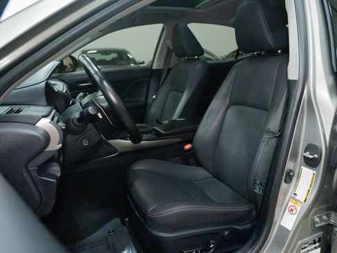 Used 2018 Lexus IS 300 AWD image 15