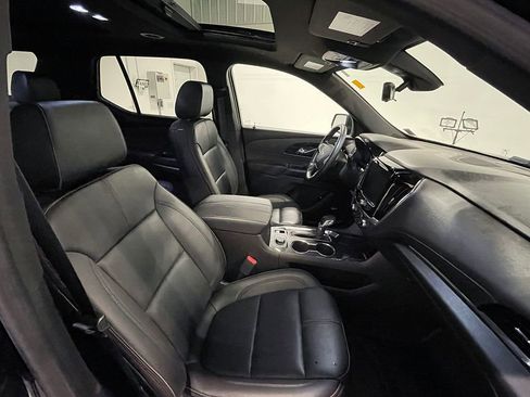 Used 2023 Chevrolet Traverse RS image 28