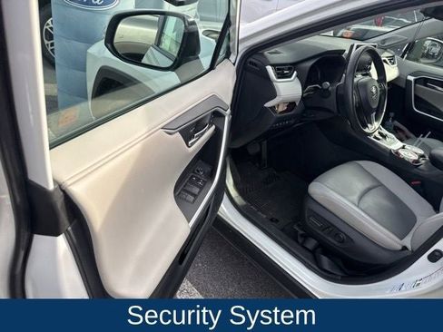 Used 2019 Toyota RAV4 Limited w/ Advanced Technology Package image 23