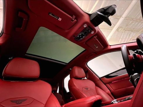Used 2022 Bentley Bentayga AWD/4WD image 20