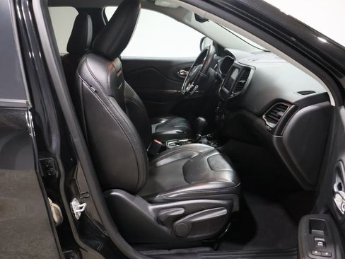 Used 2019 Jeep Cherokee Trailhawk w/ Cold Weather Group image 22