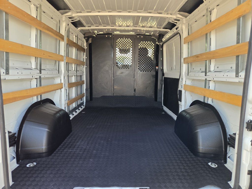 Used 2025 RAM ProMaster 2500 w/ U-Haul Equipment Group FWD image 27